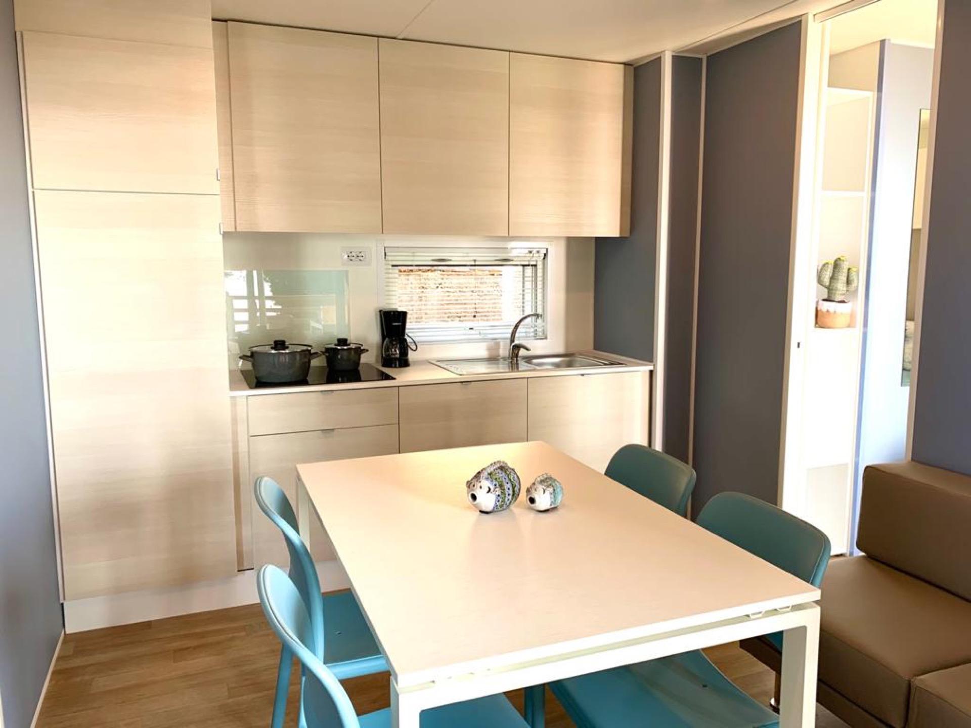 Casa Mobile Panorama Spa con vista su lago di Garda salotto accogliente