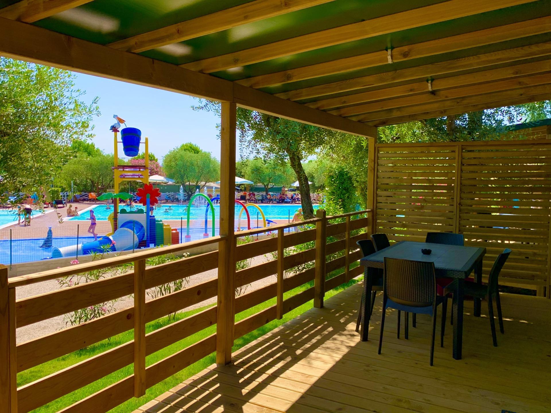 Casa mobile Comfort alloggio confortevole sul lago di Garda con ampia veranda